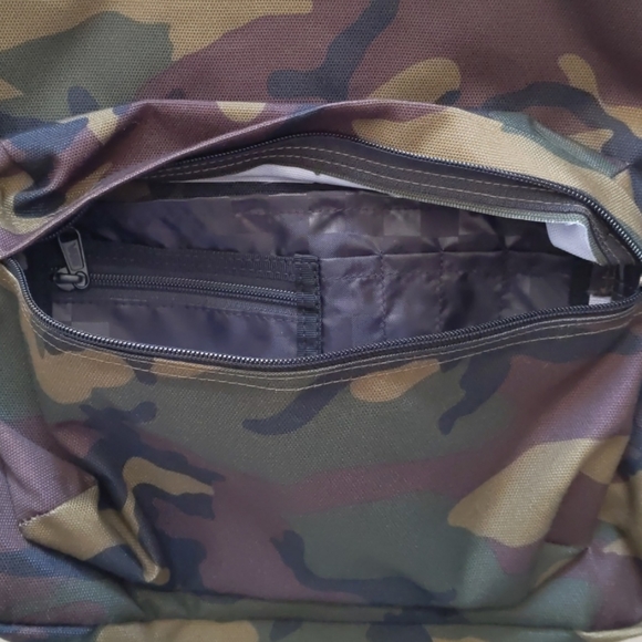 NWT Vans Old Skool 22L Camo Backpack - Picture 8 of 8